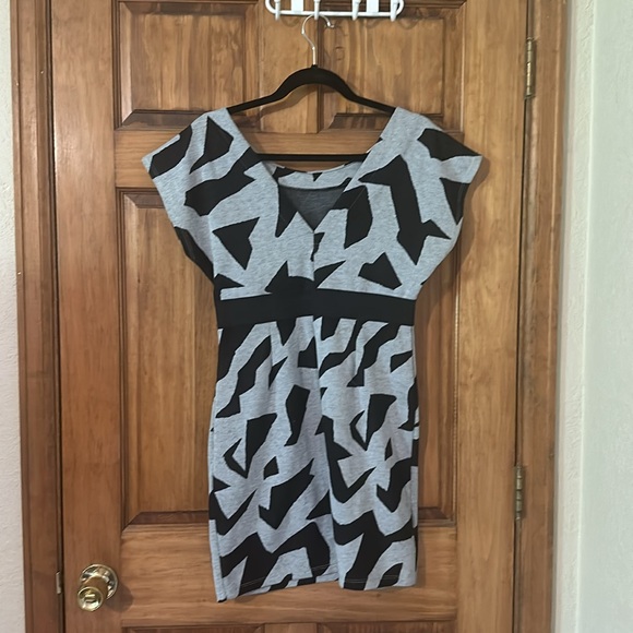Scott mini dress in medium - Picture 2 of 5